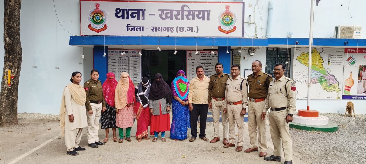 Citizen Chhattisgarh : खरसिया पुलिस की रेड कार्रवाई पर संदिग्ध अवस्था में पकड़ी गई पांच महिलाएं और एक व्यक्ति…