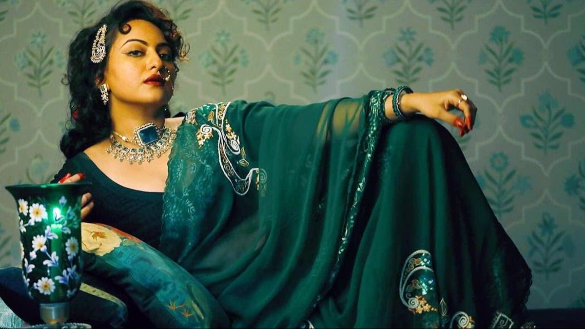 सोनाक्षी स‍िन्हा Hot & love sex y