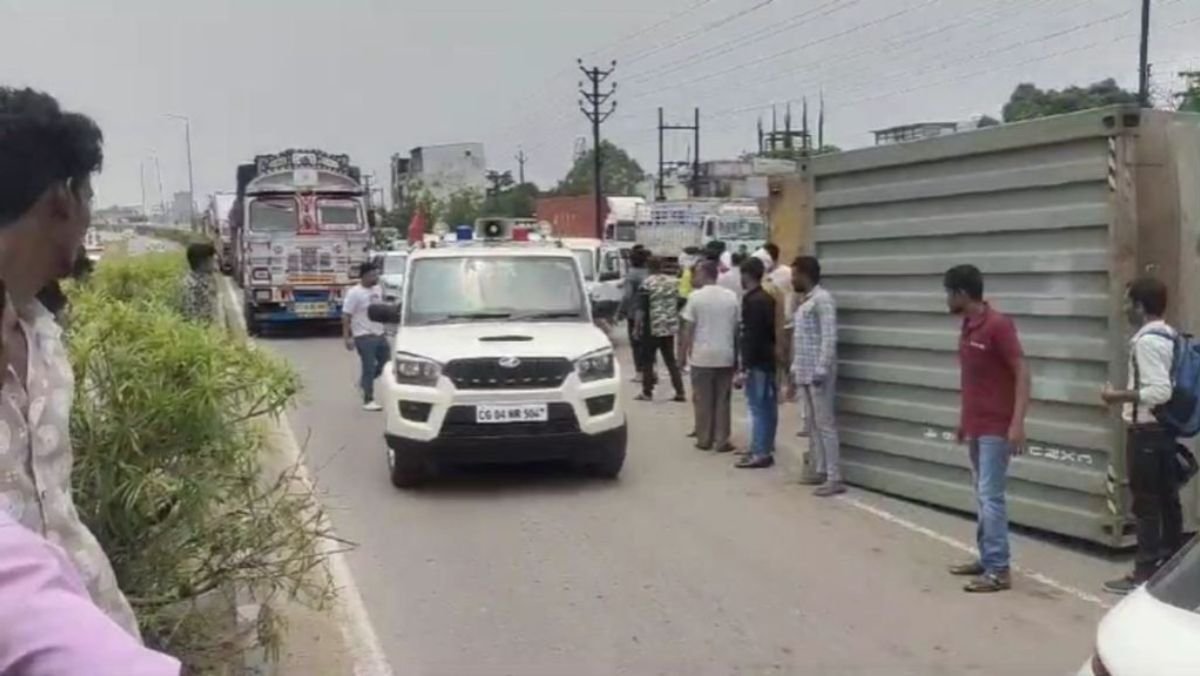 विधानसभा अध्यक्ष डॉ. रमन सिंह