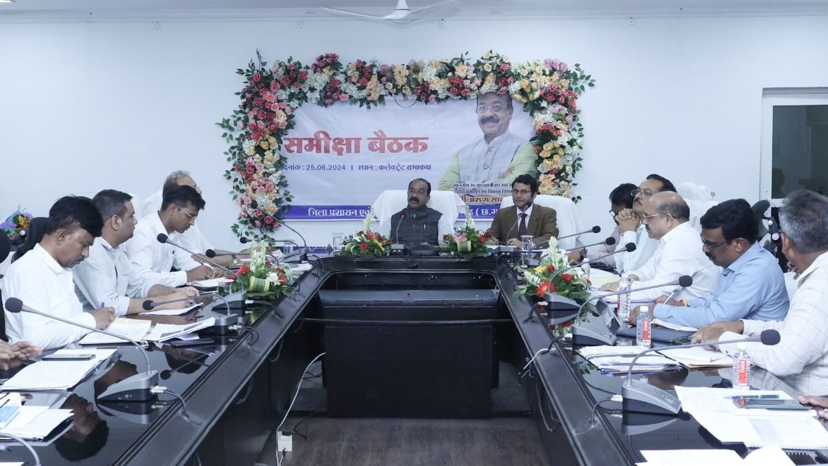 अधिकारी काम की गुणवत्ता और समय-सीमा का रखें विशेष ध्यान-उप मुख्यमंत्री अरूण साव