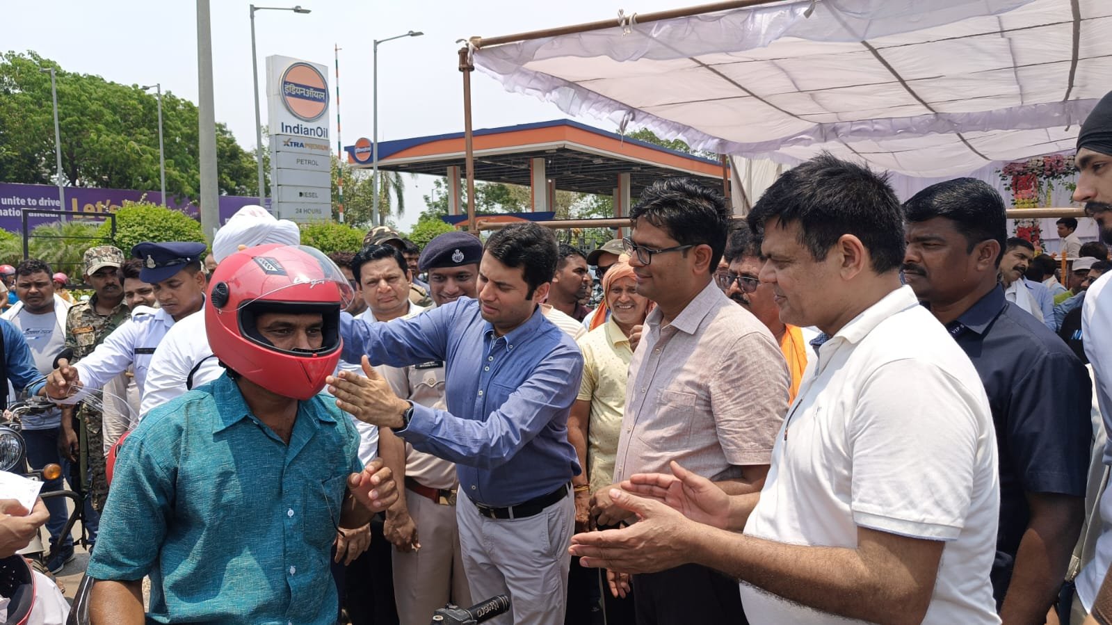 हेलमेट के उपयोग को सभी मिलकर सामाजिक जिम्मेदारी के रूप में दें बढ़ावा- वित्त मंत्री ओ पी चौधरी...