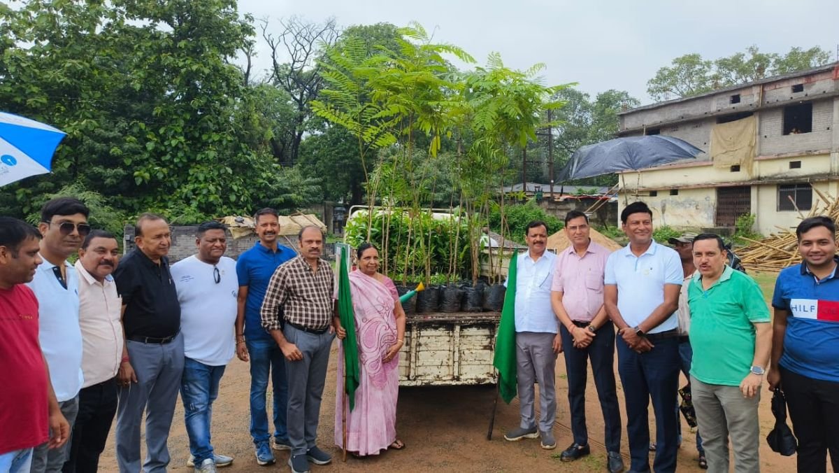 रामदास द्रौपदी फाउंडेशन ने किया वृक्षारोपण अभियान का शुभारंभ