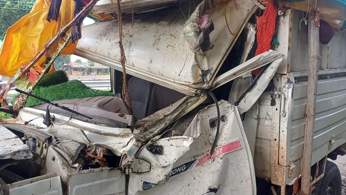 Road Accident: ट्रेलर-पिकअप की जबरदस्त टक्कर, छत्तीसगढ़ के तीन trelar-pikap kee jabaradast takkar कावड़ियों की दर्दनाक मौत,18 लोग गंभीर रूप से घायल
