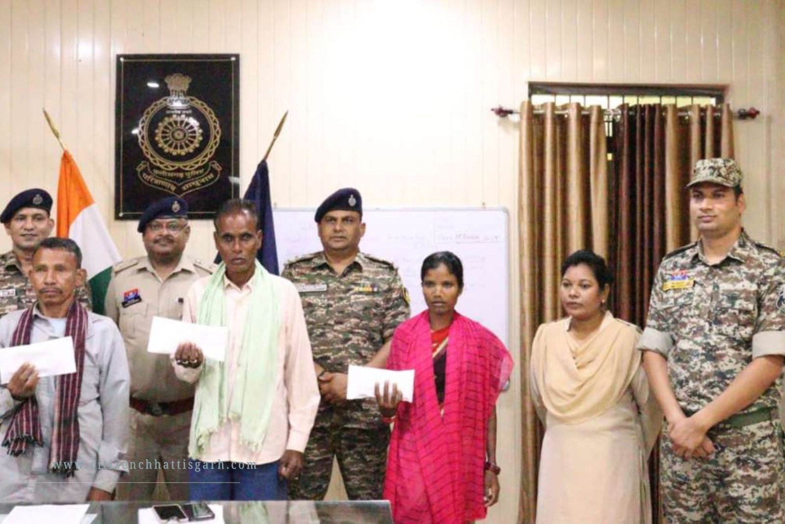 तीन नक्सलियों का आत्मसमर्पण, हिंसा छोड़ थामा विकास का रास्ता...