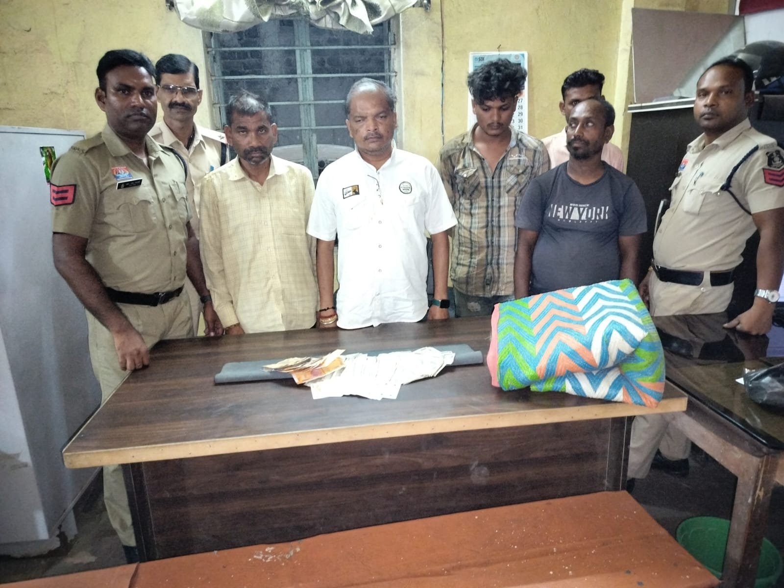 सांगीतराई में जूटमिल पुलिस की जुआ रेड कार्रवाई, पांच जुआरी गिरफ्तार, जुआ फड से ₹65,700 नकद जप्त…