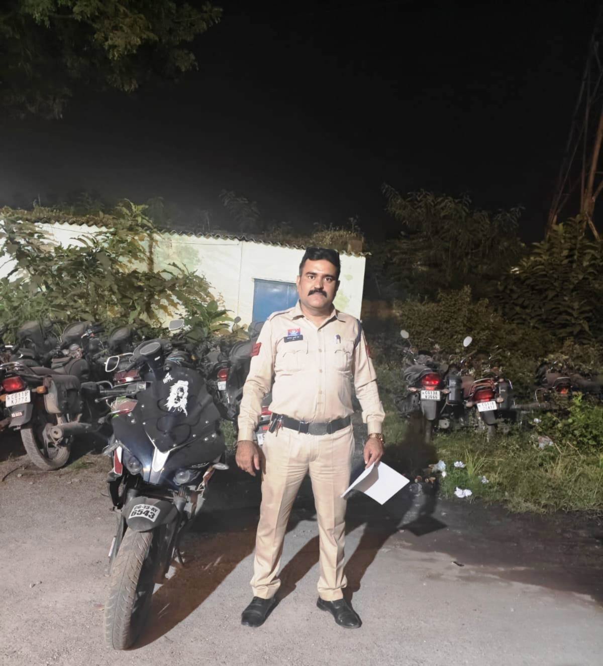 तेज आवाज में पल्सर दौड़ाने वाला चालक चढ़ा पुलिस के हत्थे, कोतरारोड़ टीआई ने कोलाहल अधिनियम में की कड़ी कार्रवाई…