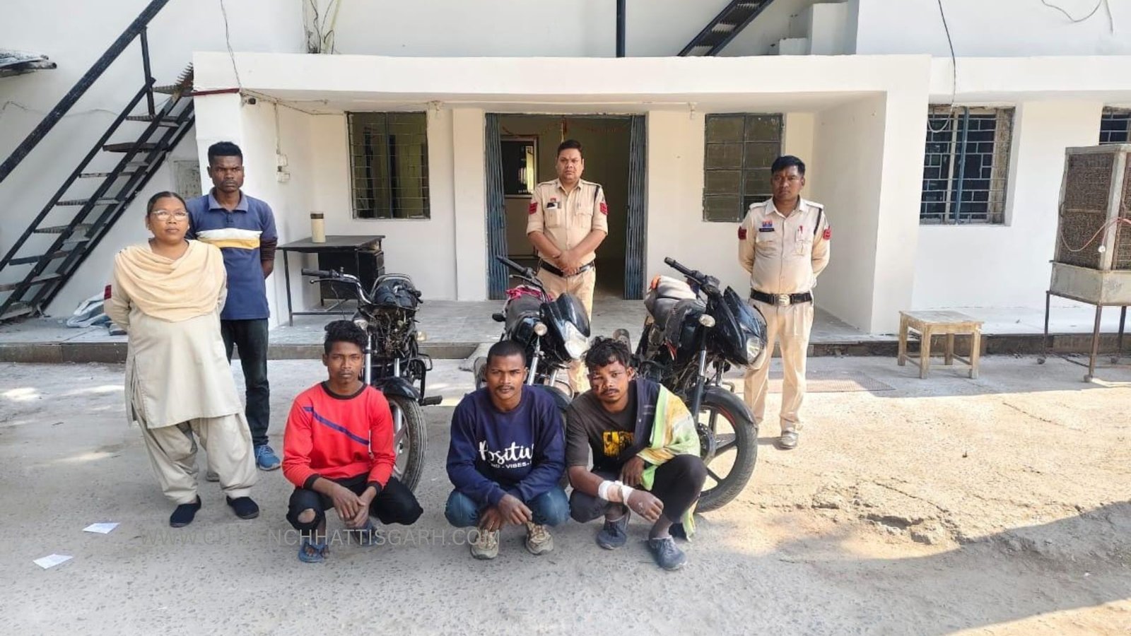 तमनार पुलिस ने बाइक चोरी का पर्दाफाश किया, तीन आरोपी गिरफ्तार, तीन मोटरसायकल बरामद