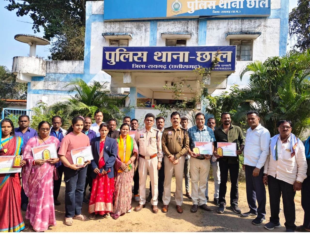 An important meeting was held in the Chhal police station area regarding peace and public participation, and those working for the welfare of the society were honored.